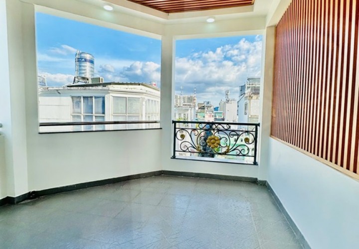 NHÀ ĐẸP HẺM XE HƠI Ở NGAY, 4x10m vị trí đẹp tại đường CMT8 Q10, TPHCM