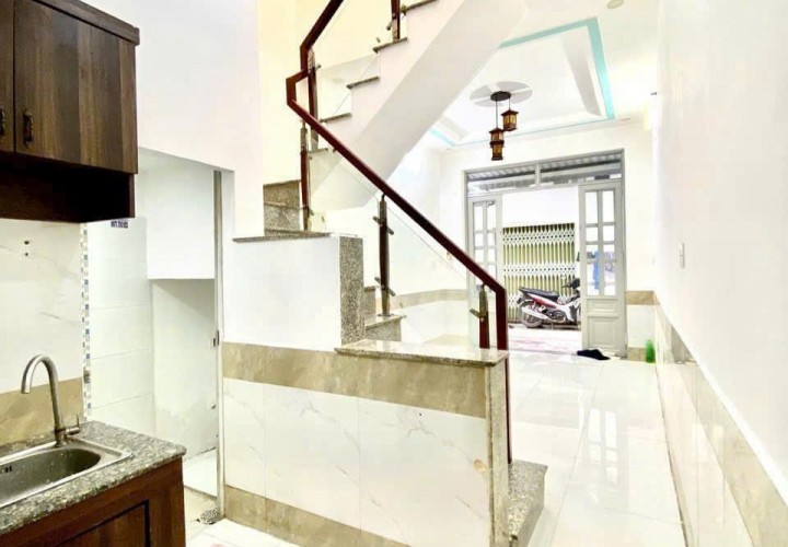 Nhà Đẹp - Giá tốt chính chủ cần bán gấp căn nhà đẹp vị trí tại huyện Hóc Môn, TPHCM