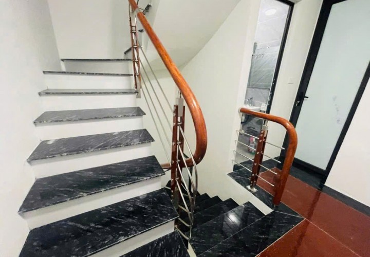 Chính Chủ Cần Bán Căn Nhà Tại Đường Đội Cấn, Phường Cống Vị, Ba Đình, Hà Nội.