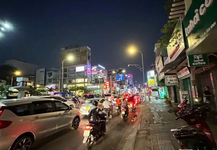 NHÀ ĐẸP – GIÁ TỐT - CẦN BÁN NHANH căn nhà mặt tiền đường Hoàng Văn Thụ tại quận Tân Bình, TPHCM