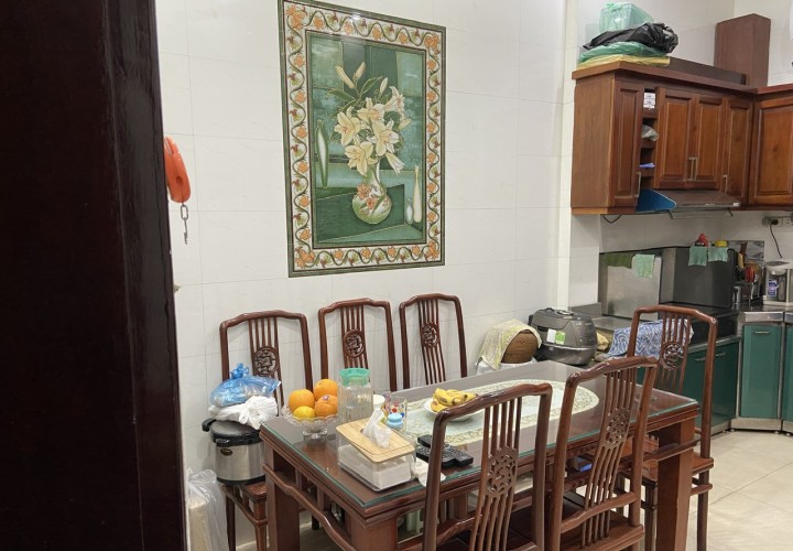 NHÀ ĐẸP- GIÁ TỐT Cần Tiền Bán Gấp Nhà Đang Ở Tại Phố Cát Linh  Quận Đống Đa, TP Hà Nội