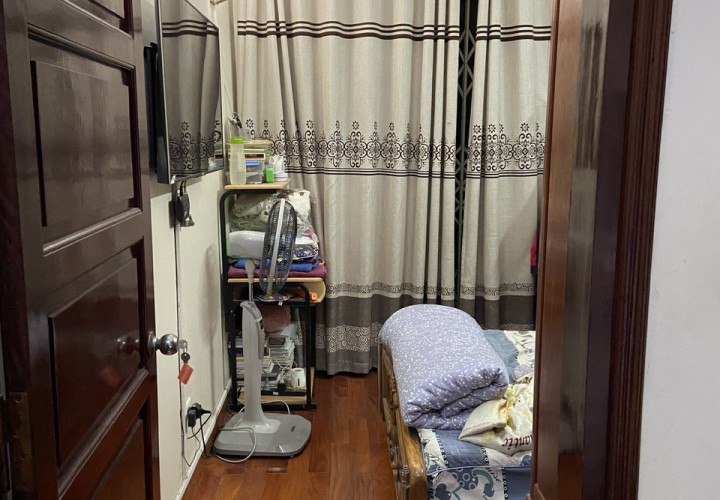 NHÀ ĐẸP- GIÁ TỐT Cần Tiền Bán Gấp Nhà Đang Ở Tại Phố Cát Linh  Quận Đống Đa, TP Hà Nội