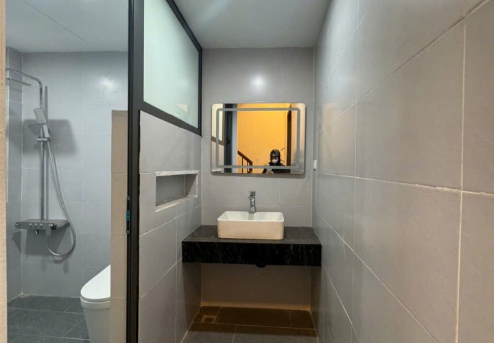 NHÀ ĐẸP - GIÁ TỐT Chính chủ cần bán nhanh căn nhà vị trí đẹp tại quận Long Biên, TP Hà Nội