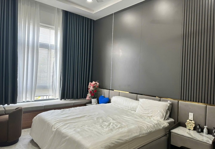 Nhà đẹp- giá tốt cần bán nhanh căn nhà mặt tiền vị trí đắc địa tại huyện Bình Chánh, TPHCM