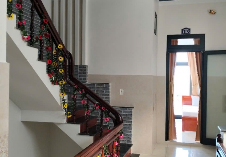 HOT HOT - CẦN BÁN  KHÁCH SẠN  MẶT ĐƯỜNG  ĐÔI ( 8 làn đường)TẠI Khu đô thị Vạn Tường, Bình Trị - Bình Sơn - Quảng Ngãi