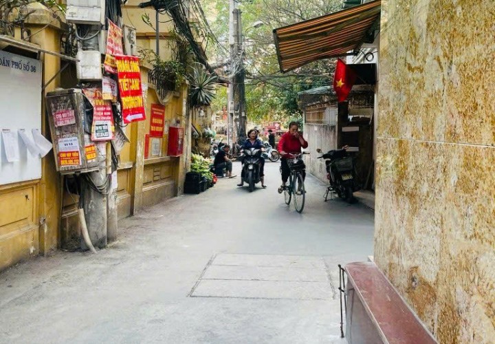 CẦN BÁN NHÀ TRUNG HOÀ- Cầu Giấy- Hà Nội- VỊ TRÍ KINH DOANH SIÊU ĐẸP