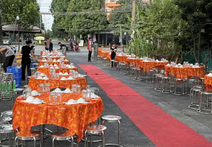 CHÍNH CHỦ Cần Bán Nhanh Lô Đất Mặt Tiền hiện có nhà cấp 4 chắc chắn đang cho thuê 10tr/1 tháng Vị Trí Tại TP Thuận An, Bình Dương