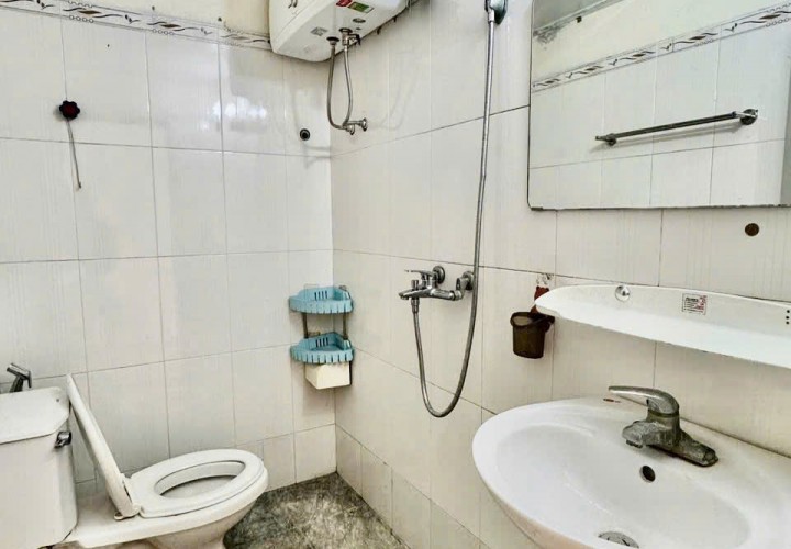 HOT HOT !! chưa tới 2 tỷ bạn đã được sở hữu căn nhà 2.5 tầng tại Chợ Con - Hồ Sen - Hàng Kênh