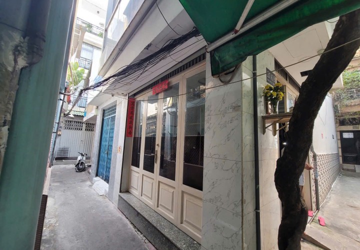 NHÀ ĐẸP - GIÁ TỐT Chính chủ cần bán căn nhà địa chỉ 137 Trần Đình Xu , phường Nguyễn Cư Trinh , quận 1