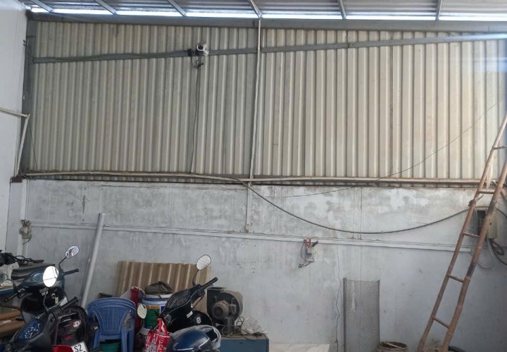 NHÀ CHÍNH CHỦ - GIÁ TỐT - Bán nhà xưởng 200 m2 thổ cư 180m2, gần chợ đầu mối Thủ Đức, P Bình Chiểu