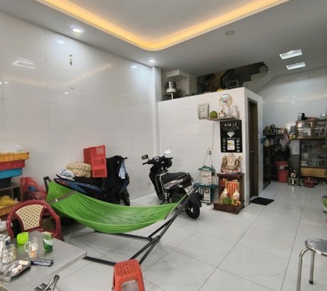 NHÀ ĐẸP- GIÁ TỐT - CHÍNH CHỦ CẦN BÁN Căn Nhà Mặt Tiền Chợ Vị Trí Tại Quận Tân Phú, TP HCM