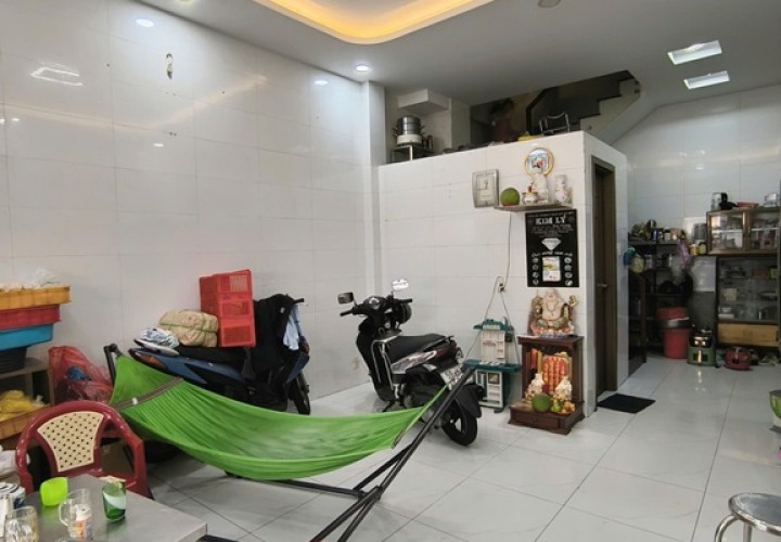 NHÀ ĐẸP- GIÁ TỐT - CHÍNH CHỦ CẦN BÁN Căn Nhà Mặt Tiền Chợ Vị Trí Tại Quận Tân Phú, TP HCM
