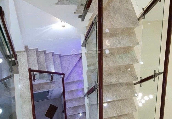 NHÀ VỊ TRÍ ĐẮC ĐỊA Chính chủ gửi bán nhà mặt tiền đường 28 ra Lê Văn Thịnh P. Cát Lái,  Tp Thủ Đức