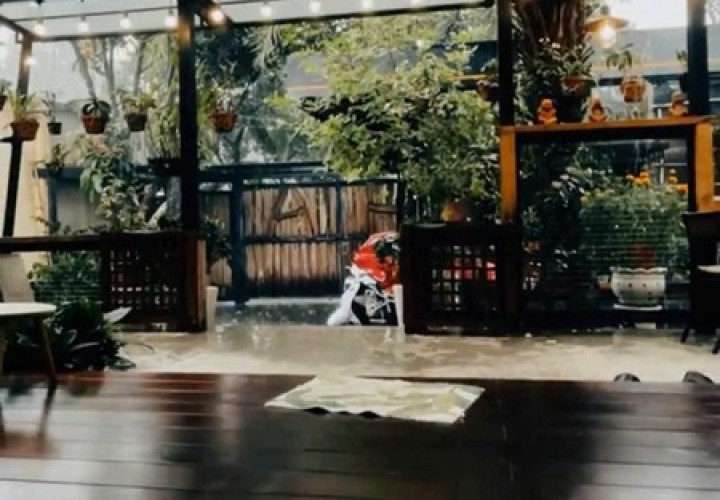 Gia đình đã về định cư tại Đà Nẵng, NAY CẦN BÁN GẤP CĂN NHÀ GỖ THÔNG!