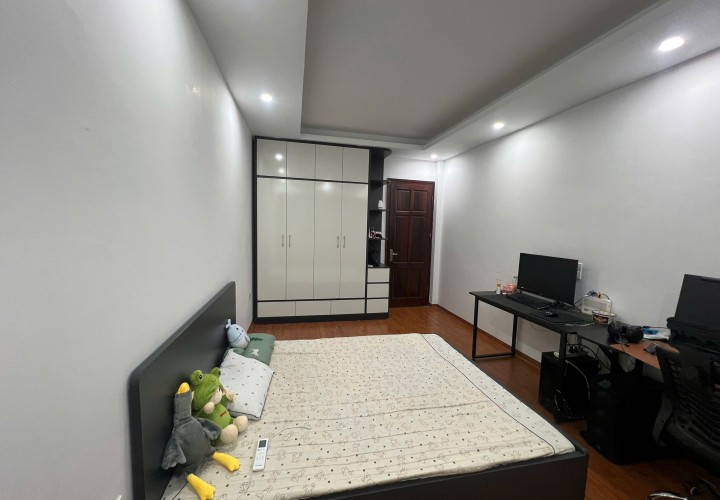 CHÍNH CHỦ CẦN BÁN NHÀ 5 TẦNG – TẶNG FULL NỘI THẤT vị trí tại quận Long Biên, Hà Nội