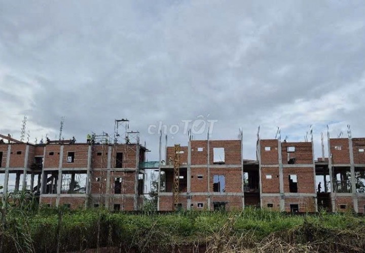 LÔ ĐẤT ĐẸP  - CẦN BÁN LÔ ĐẤT MẶT TIỀN  Đường Long Phước, P.Long Phước (Q. 9 cũ), TP.Thủ Đức, HCM