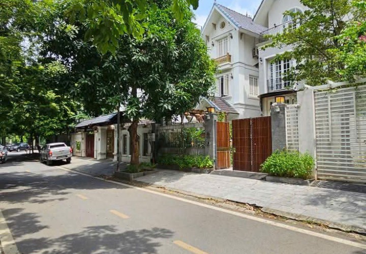 Bán SIÊU PHẨM BIỆT THỰ - KĐT DỊCH VỌNG, P. DỊCH VỌNG, CẦU GIẤY, TP HÀ NỘI