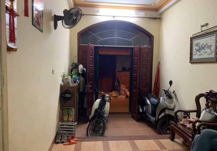 CHÍNH CHỦ cần bán nhanh nhà vị trí đẹp- giá tốt tại phường Quan Hoa quận Cầu Giấy, TP Hà Nội