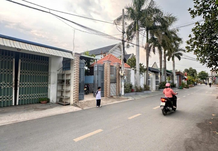 NHÀ ĐẸP - MẶT TIỀN - Chính Chủ Cần Bán Nhà Tại Trảng Dài, Biên Hòa, Đồng Nai