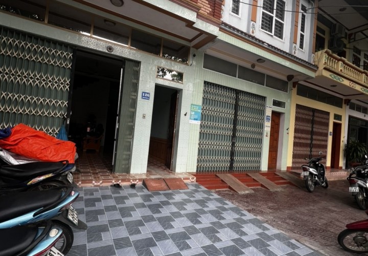 NHÀ ĐẸP – GIÁ TỐT – Bán Nhà 3 Tầng Đường Hồ Đức Ri B8  Cổng Phân Hiệu Đại Học Thái Nguyên , Lào Cai