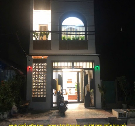 NHÀ PHỐ HIỆN ĐẠI – DỌN VÀO Ở NGAY – VỊ TRÍ ĐẸP, TIỆN ÍCH ĐỦ ĐẦY tại huyện Đức Hòa tỉnh Long An