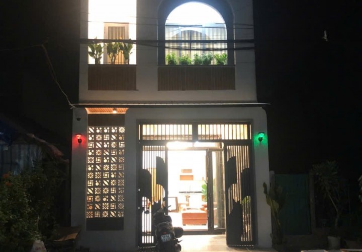 NHÀ PHỐ HIỆN ĐẠI – DỌN VÀO Ở NGAY – VỊ TRÍ ĐẸP, TIỆN ÍCH ĐỦ ĐẦY tại huyện Đức Hòa tỉnh Long An