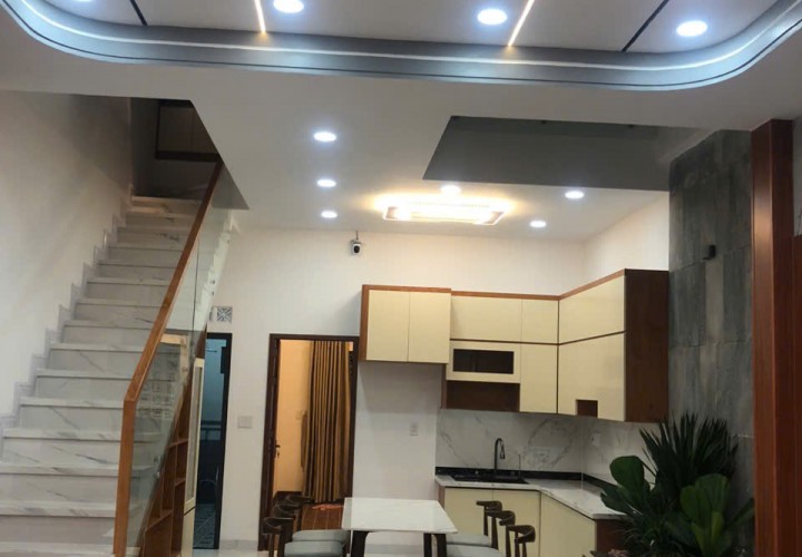 NHÀ PHỐ HIỆN ĐẠI – DỌN VÀO Ở NGAY – VỊ TRÍ ĐẸP, TIỆN ÍCH ĐỦ ĐẦY tại huyện Đức Hòa tỉnh Long An