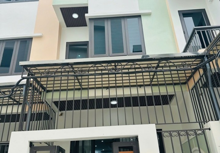 VỊ TRÍ ĐẸP - GIÁ TỐT - Chính Chủ BÁN NHÀ 3 TẦNG THIẾT KẾ HIỆN ĐẠI  Đường Ngô Gia Tự, TP Nam Định