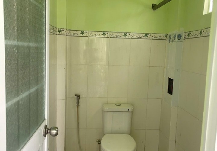 VỊ TRÍ ĐẸP - GIÁ TỐT - Chính Chủ Bán Nhà Đối Diện cổng Bệnh Viện Đầm Dơi, Cà Mau