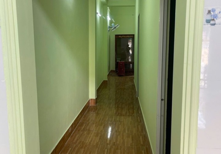 VỊ TRÍ ĐẸP - GIÁ TỐT - Chính Chủ Bán Nhà Đối Diện cổng Bệnh Viện Đầm Dơi, Cà Mau