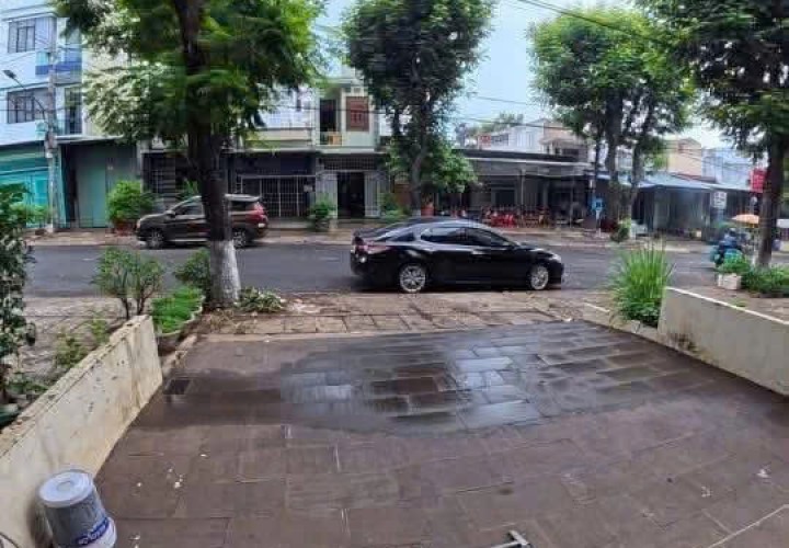CHÍNH CHỦ CẦN BÁN NHÀ MẶT TIỀN HUỲNH THÚC KHÁNG , P Yên Đỗ, Pleiku, Gia Lai
