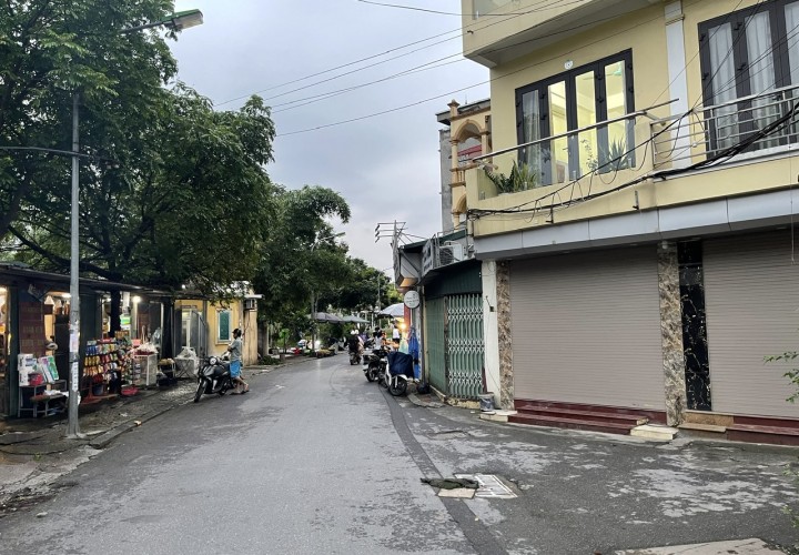 ĐẤT CHÍNH CHỦ- GIÁ TỐT CẦN BÁN NHANH LÔ ĐẤT có sẵn nhà cấp 4 tại quận Long Biên, TP Hà Nội