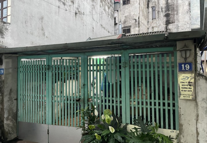 ĐẤT CHÍNH CHỦ- GIÁ TỐT CẦN BÁN NHANH LÔ ĐẤT có sẵn nhà cấp 4 tại quận Long Biên, TP Hà Nội