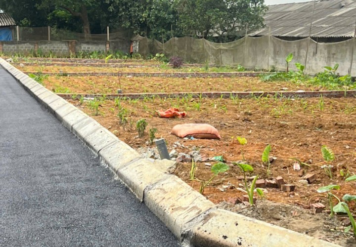 Chính Chủ Bán 5 Lô Đất Hàng F0 Mặt Đường Liên Xã Hoà Thạch Cũ Nay là Phú Cát - TP Hà Nội