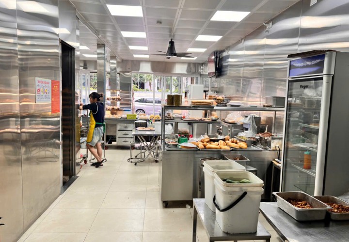 NHÀ ĐẸP- GIÁ TỐT CẦN BÁN NHANH căn nhà dòng tiền kinh doanh tại quận Ba Đình, TP Hà Nội