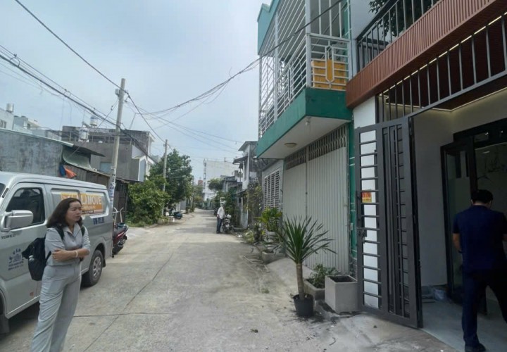 NHÀ ĐẸP- GIÁ TỐT - NHANH TAY SỞ HỮU NGAY 2 CĂN NHÀ TRÊN CÙNG THỬA Tại Quận 12, TP HCM