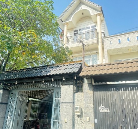 NHÀ ĐẸP- GIÁ TỐT CHÍNH CHỦ CẦN BÁN NHANH CĂN NHÀ vị trí đẹp tại quận 12, TPHCM