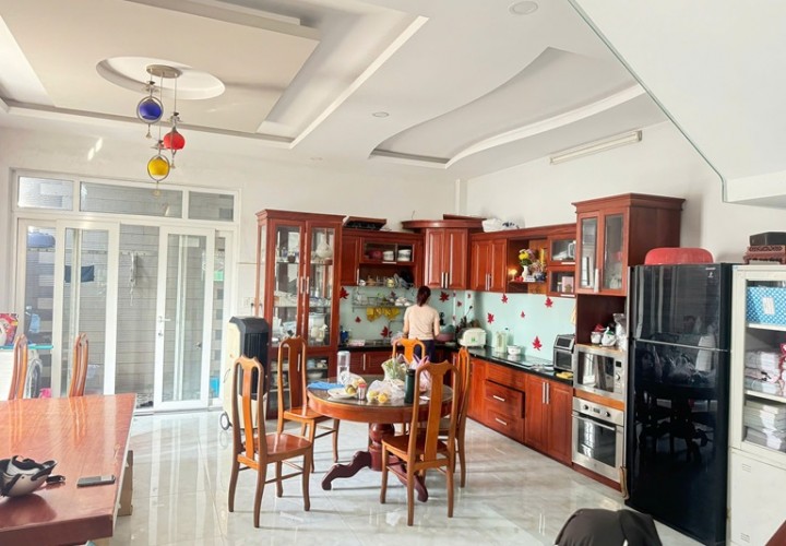 NHÀ ĐẸP- GIÁ TỐT CHÍNH CHỦ CẦN BÁN NHANH CĂN NHÀ vị trí đẹp tại quận 12, TPHCM