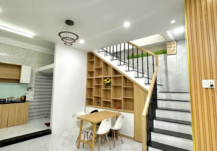 NHÀ ĐẸP- GIÁ TỐT CẦN BÁN NHANH CĂN NHÀ vị trí trung tâm quận Hải Châu, tp Đà Nẵng